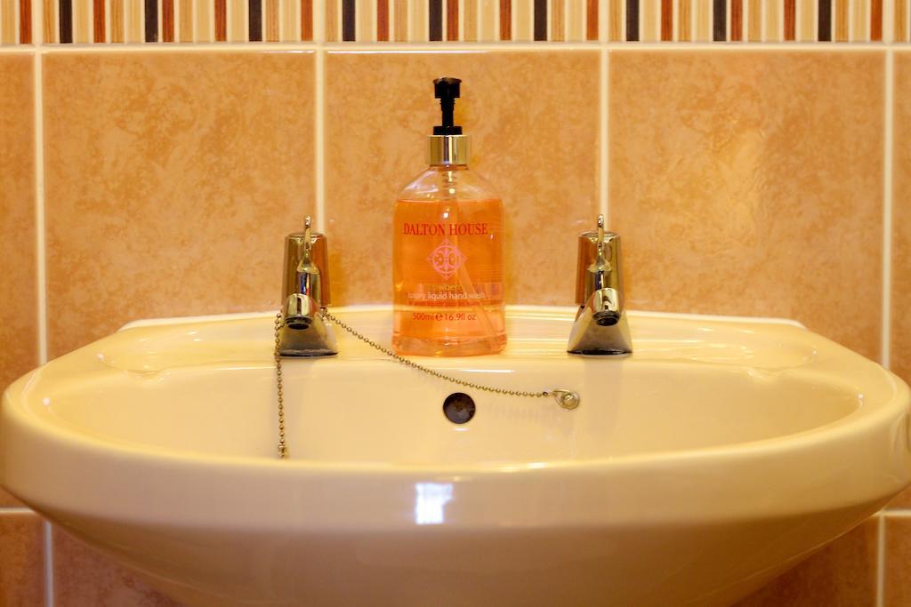 Colston Hall Farmhouse B&B Framlingham Room photo