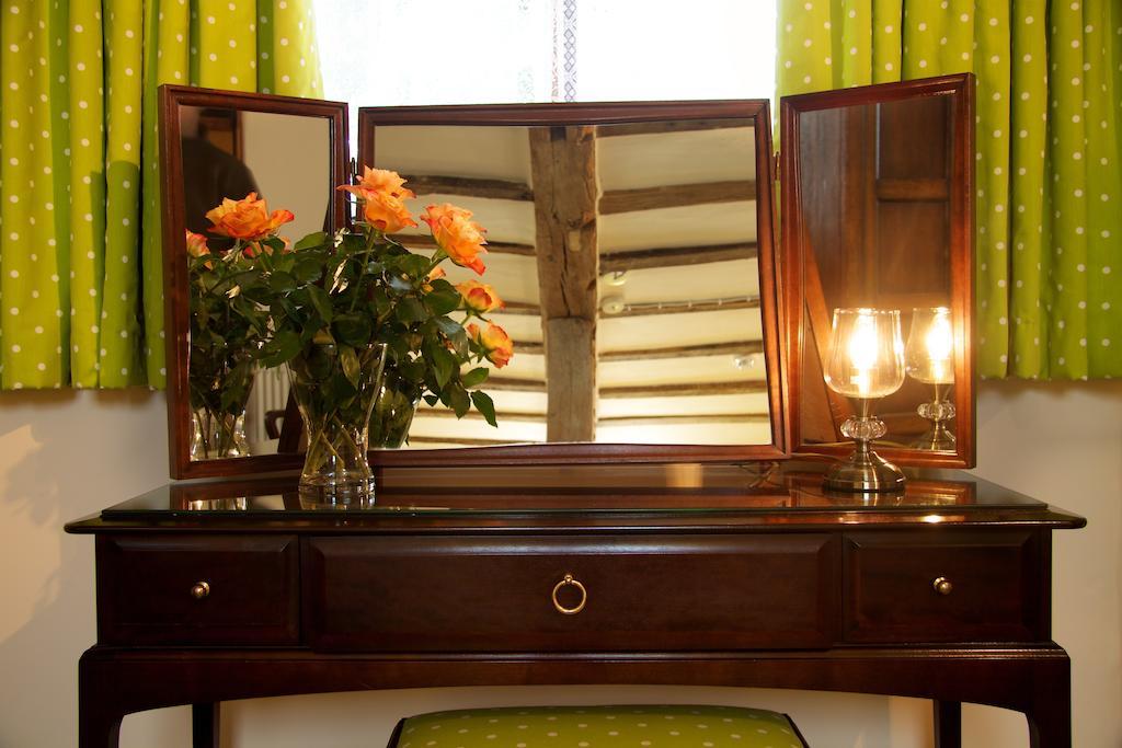 Colston Hall Farmhouse B&B Framlingham Room photo